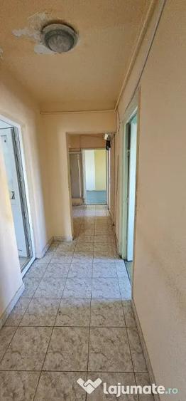 Apartament cu 3 camere decomandat în Faleza Nord