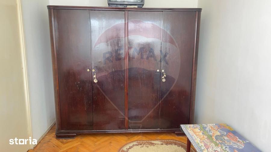 Apartament cu 3 camere semidecomandat în Podgoria