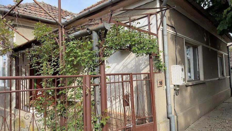 Casă cu 3 camere cu Teren 647 Mp în Moșnița Veche