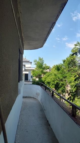 Apartament cu 3 camere semidecomandat în Dacia
