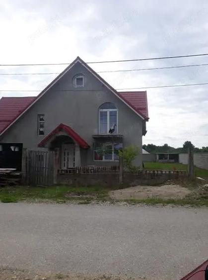 Casă cu 4 camere cu Teren 900 Mp în Gavojdia