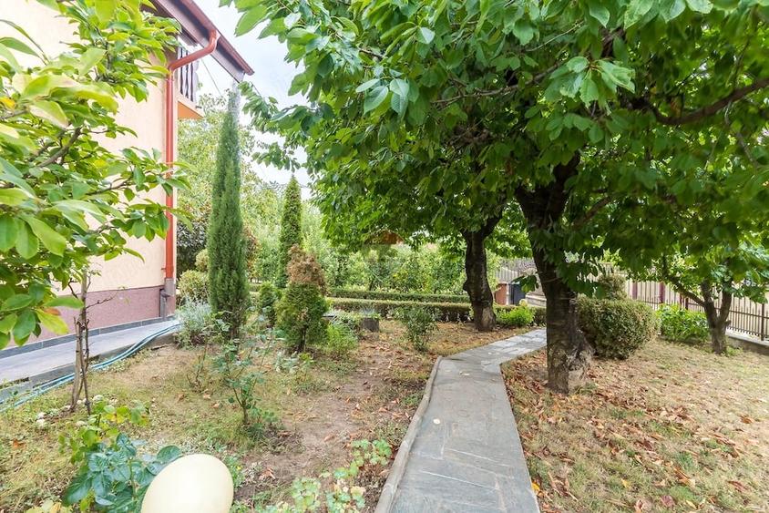 Casă cu 5 camere cu Teren 700 Mp în Filiași