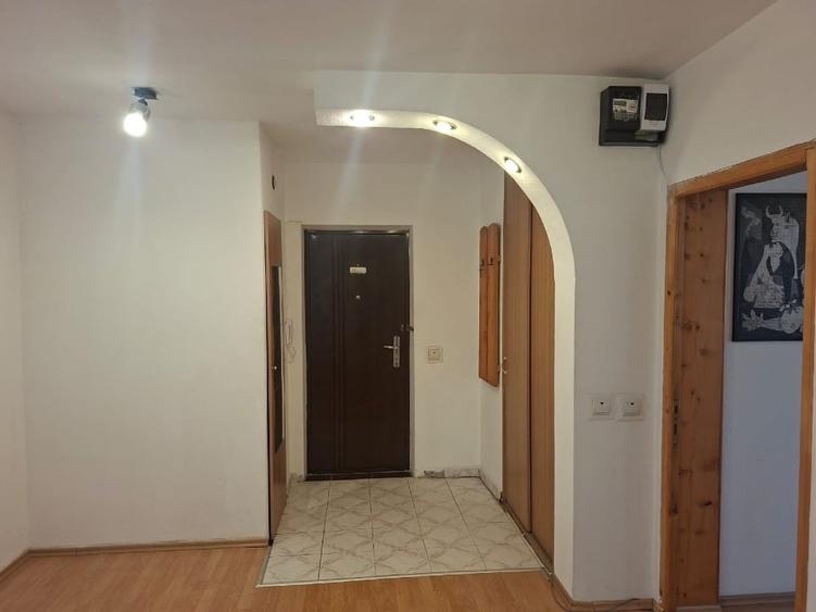 Apartament cu 2 camere decomandat în Moșilor