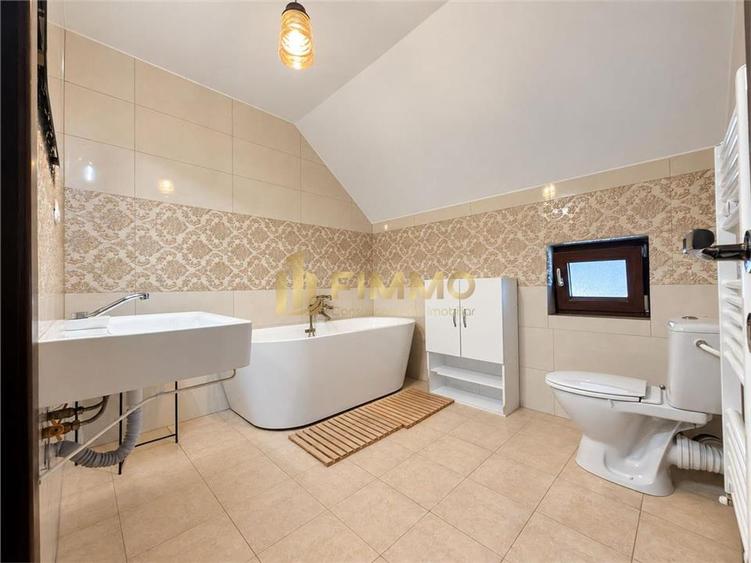 Casă individuală cu 4 camere cu Canalizare în Moara