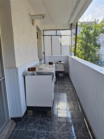 Apartament cu 3 camere semidecomandat în Viziru 1