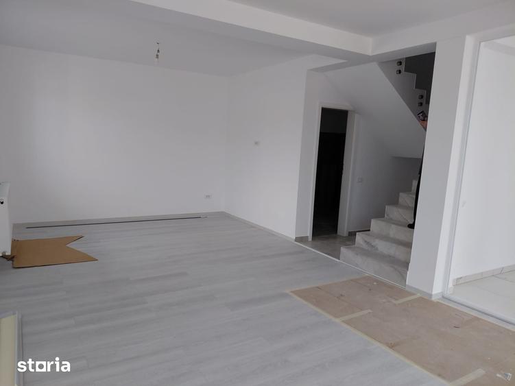 Casă cu 7 camere cu Teren 200 Mp în Central