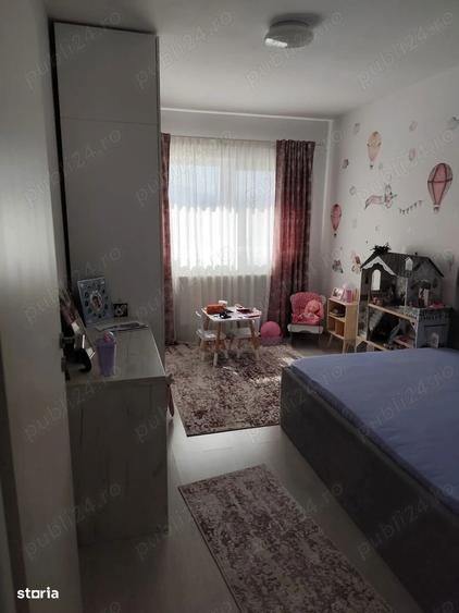 Apartament cu 3 camere, mobilat în Tractorul