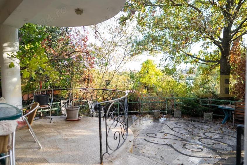 Casă cu Teren 1800 Mp în Izvorani