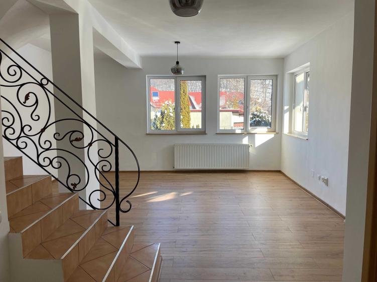 Casă cu 3 camere cu Teren 90 Mp în Noua