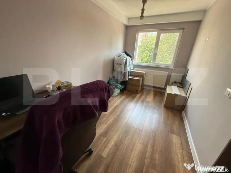 Apartament cu 3 camere semidecomandat în Tătărași