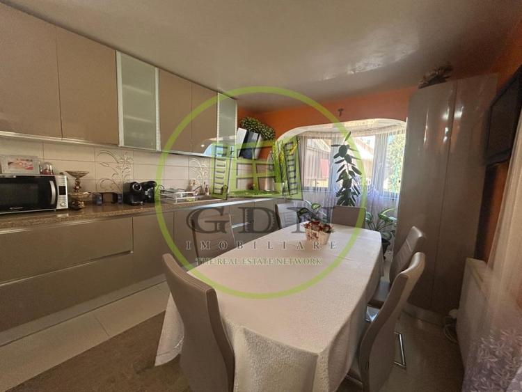 Casă individuală cu 10 camere cu Canalizare în Lăpuș