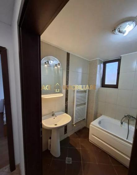 Apartament cu 3 camere semidecomandat, mobilat în Prelungirea Ghencea