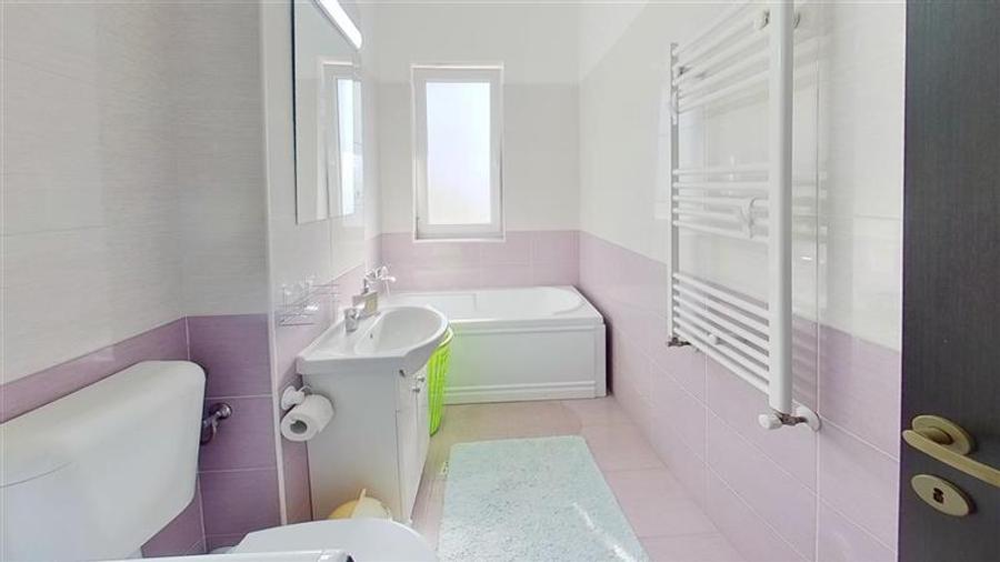 Apartament cu 2 camere decomandat, mobilat în Sânpetru