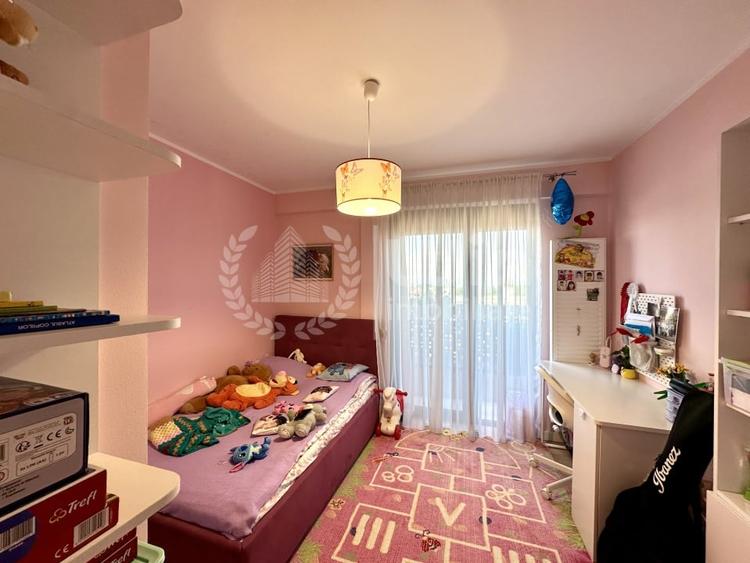 Apartament cu 4 camere semidecomandat, mobilat în Zorilor