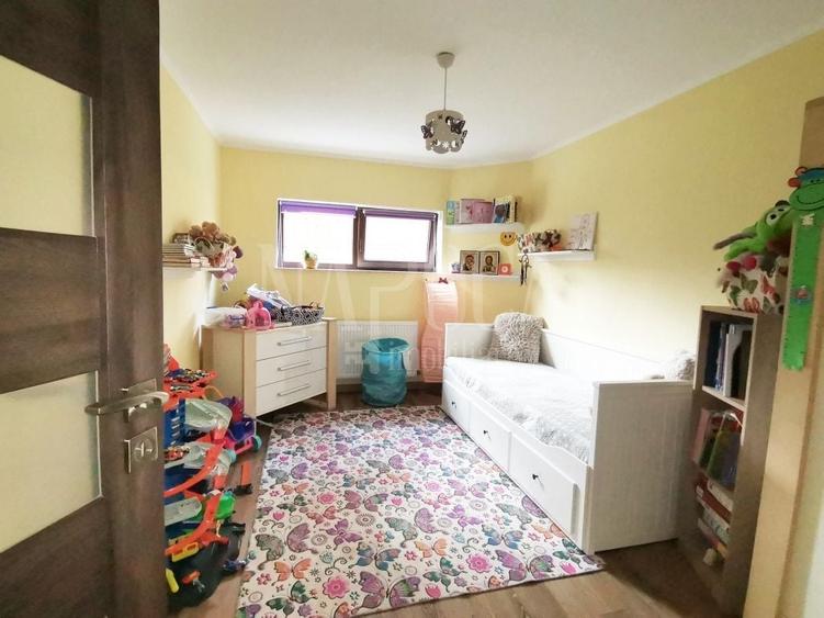 Apartament cu 4 camere semidecomandat în Europa