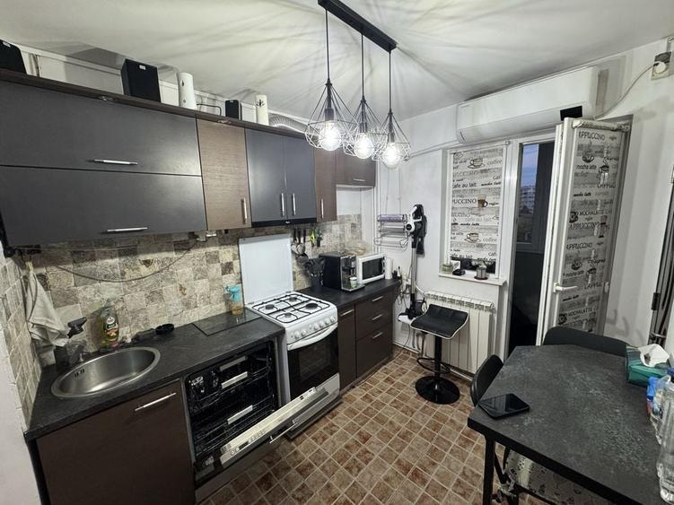Apartament cu 2 camere decomandat în Apărătorii Patriei