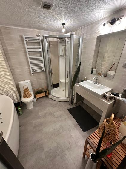 Apartament cu 3 camere semidecomandat în Herăstrău