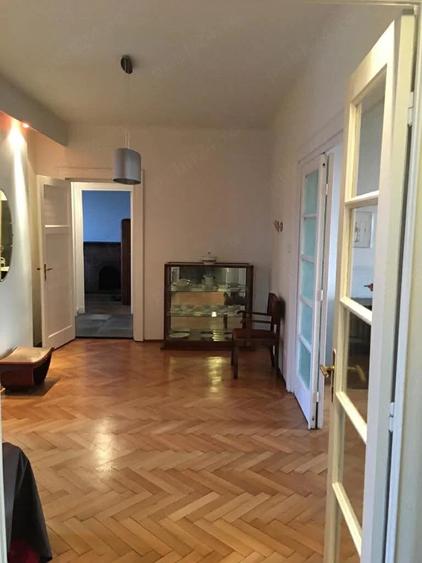 Apartament cu 6 camere decomandat în Central