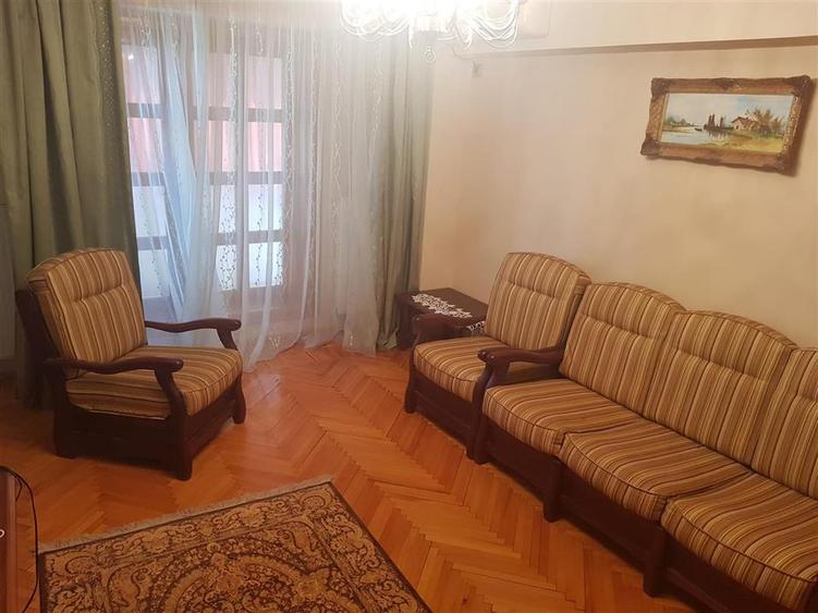 Apartament cu 3 camere decomandat, mobilat în Școlilor