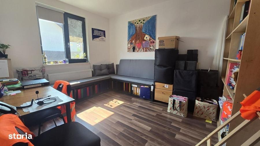 Casă cu 4 camere în Uricani