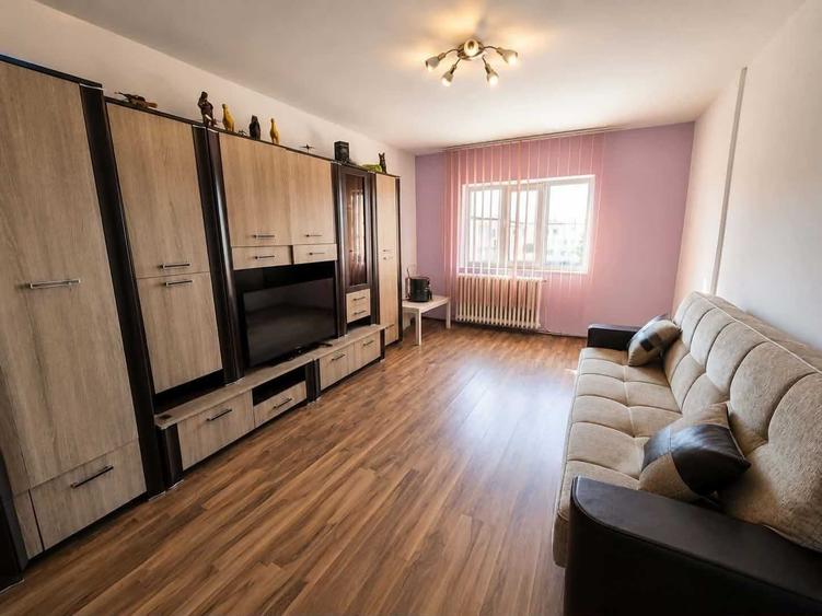 Apartament cu 2 camere decomandat în Exterior Vest
