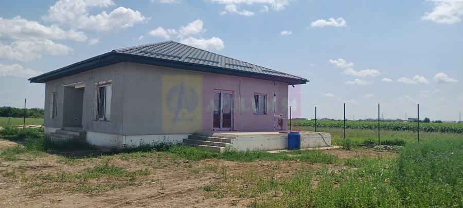 Casă individuală cu 4 camere cu Canalizare în Săbăreni
