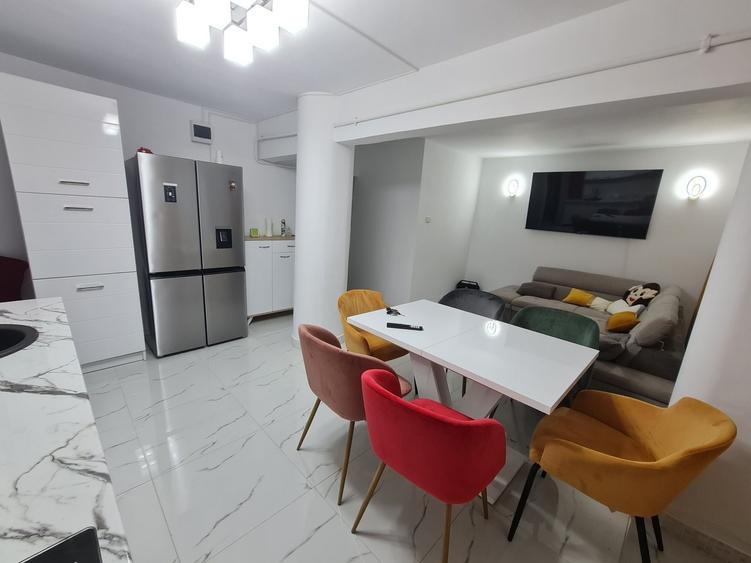 Apartament cu 3 camere semidecomandat în Central