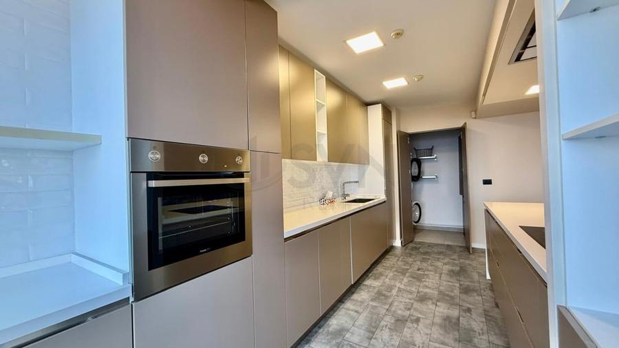 Apartament cu 3 camere semidecomandat, mobilat în Sisești