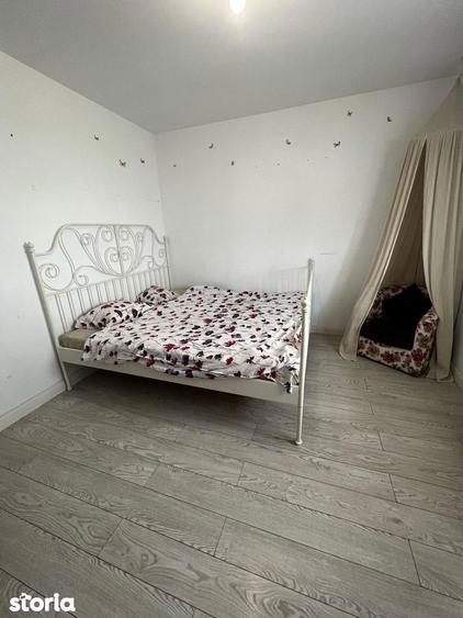 Casă cu 5 camere cu Teren 500 Mp în Săbăreni