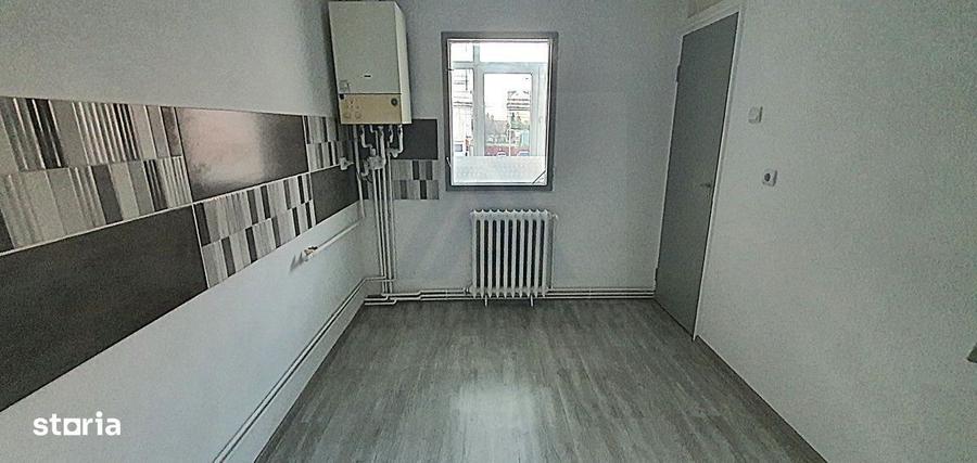 Apartament cu 2 camere decomandat în Vasile Aaron