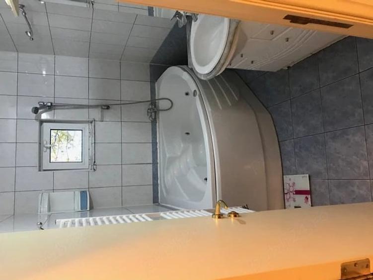 Apartament cu 3 camere decomandat în Steaua
