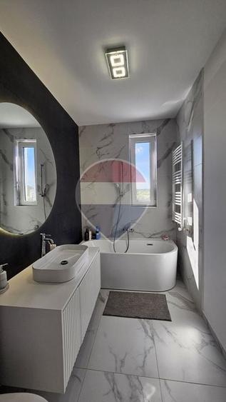 Casă individuală cu 5 camere cu Teren 452 Mp în Corbeanca