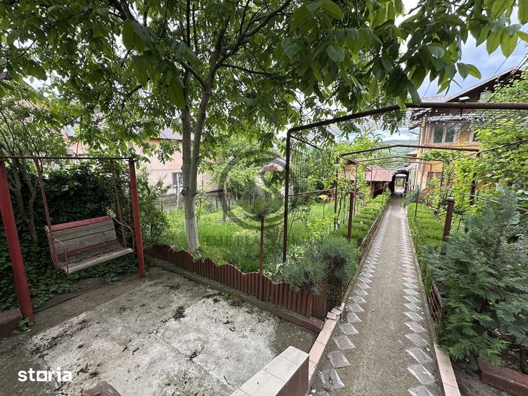 Casă cu 5 camere cu Teren 1340 Mp în Central