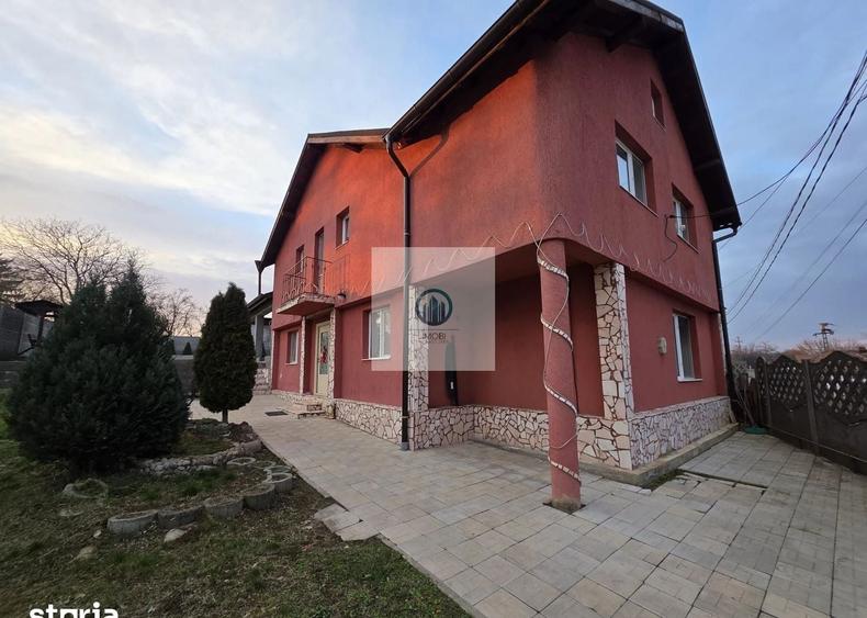 Casă individuală cu 4 camere cu Canalizare în Central