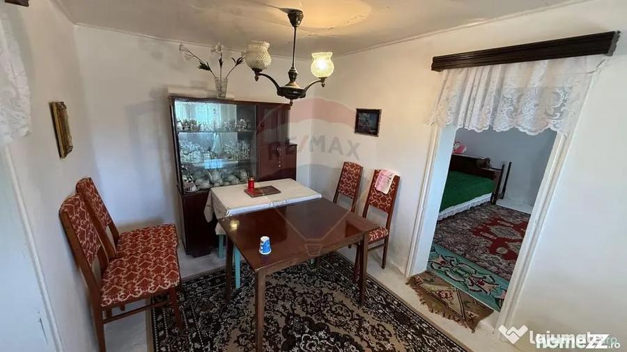 Casă cu 5 camere cu Teren 1700 Mp în Hângulești