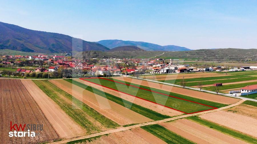 Teren de 2491 mp, în Orlat