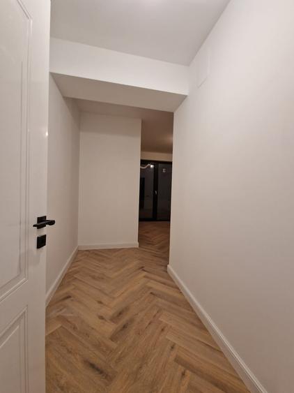 Apartament cu 3 camere semidecomandat în Pipera
