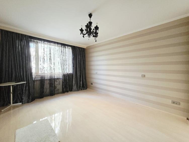 Apartament cu 4 camere decomandat în Mazepa 1