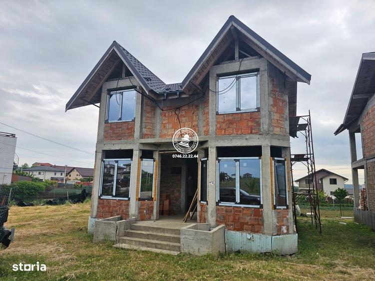 Casă cu 4 camere în Breazu