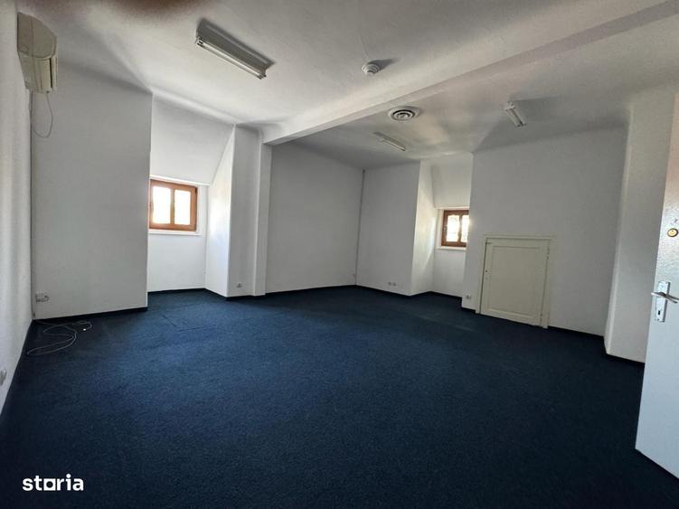 Spațiu comercial, de 3,500 mp, în Romană