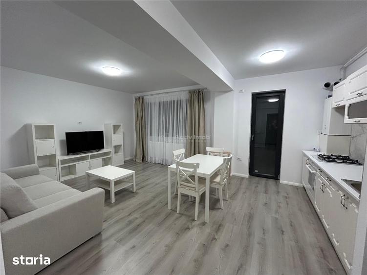 Apartament cu 3 camere semidecomandat în 1 Decembrie