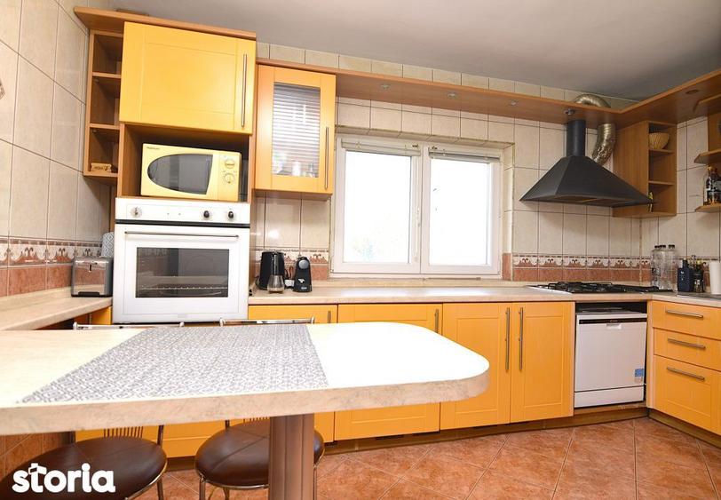Apartament cu 3 camere decomandat, mobilat în Nerva Traian