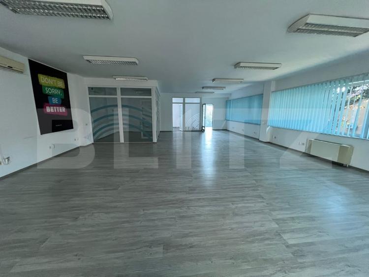 Birou, de 140 mp, în Central