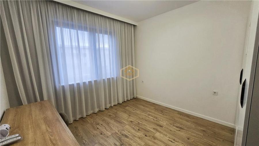 Apartament cu 4 camere decomandat, mobilat în Carpați 2
