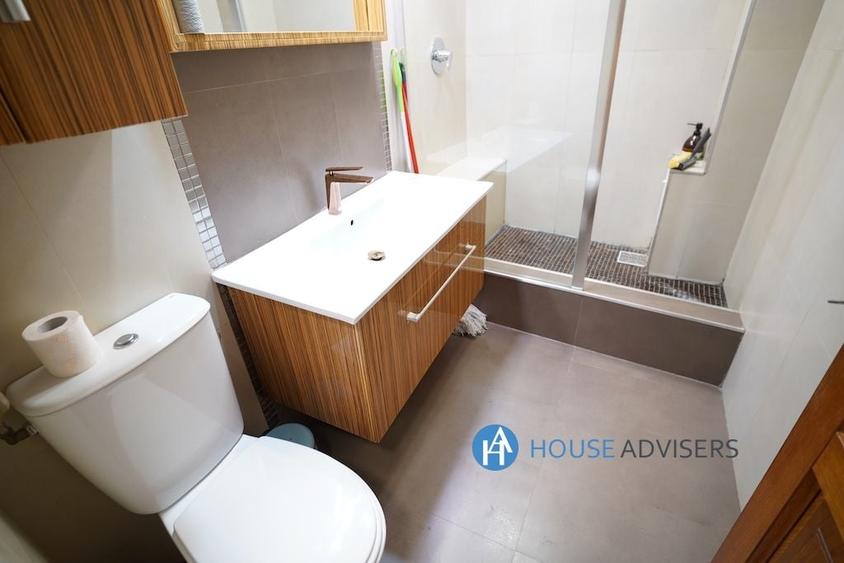 Apartament cu 3 camere, mobilat în Romană