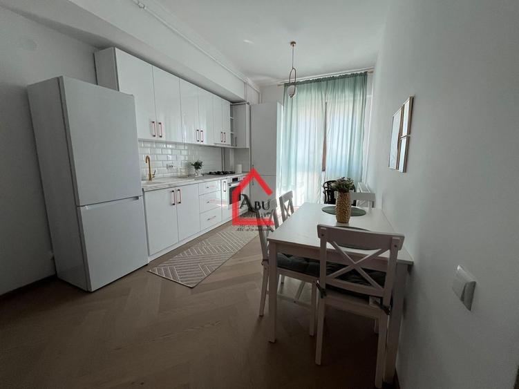 Apartament cu 2 camere semidecomandat, mobilat în Central