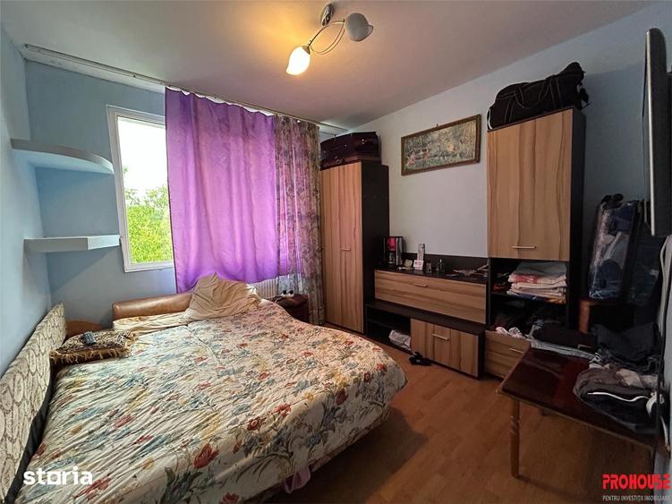 Apartament cu 3 camere semidecomandat în Republicii