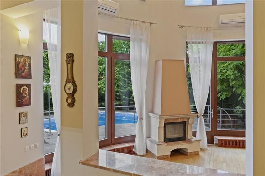 Casă individuală cu 10 camere cu Piscina în Iancu Nicolae