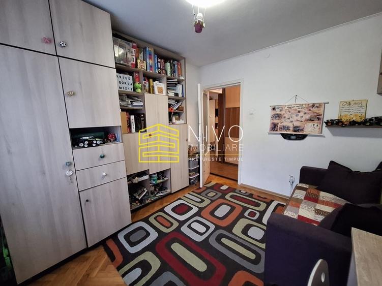 Apartament cu 3 camere decomandat, mobilat în Dâmbu Pietros