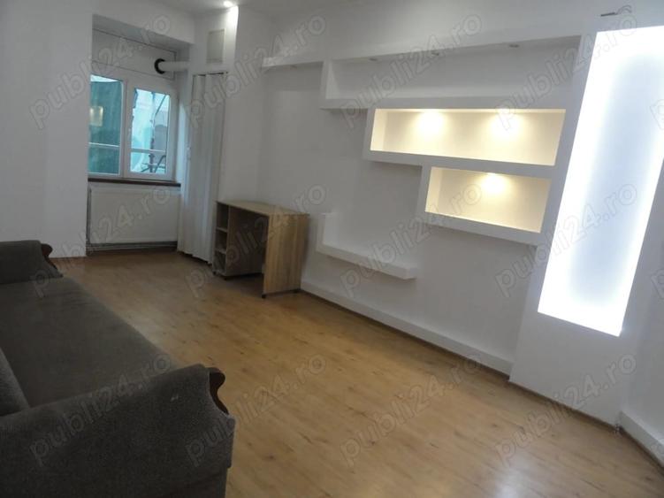 Apartament cu 3 camere semidecomandat în Central
